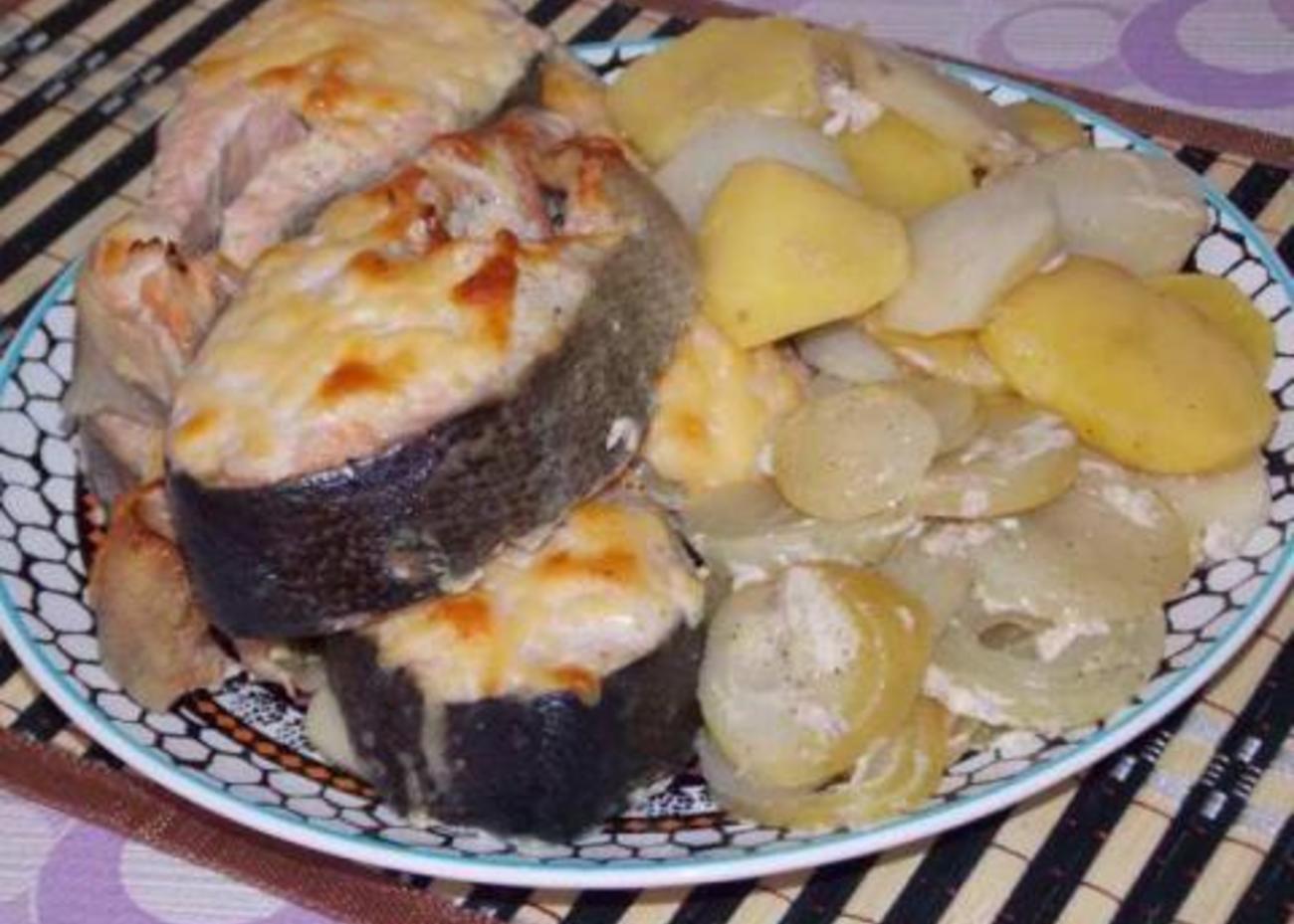 Лещ запеченный в духовке с картошкой и луком