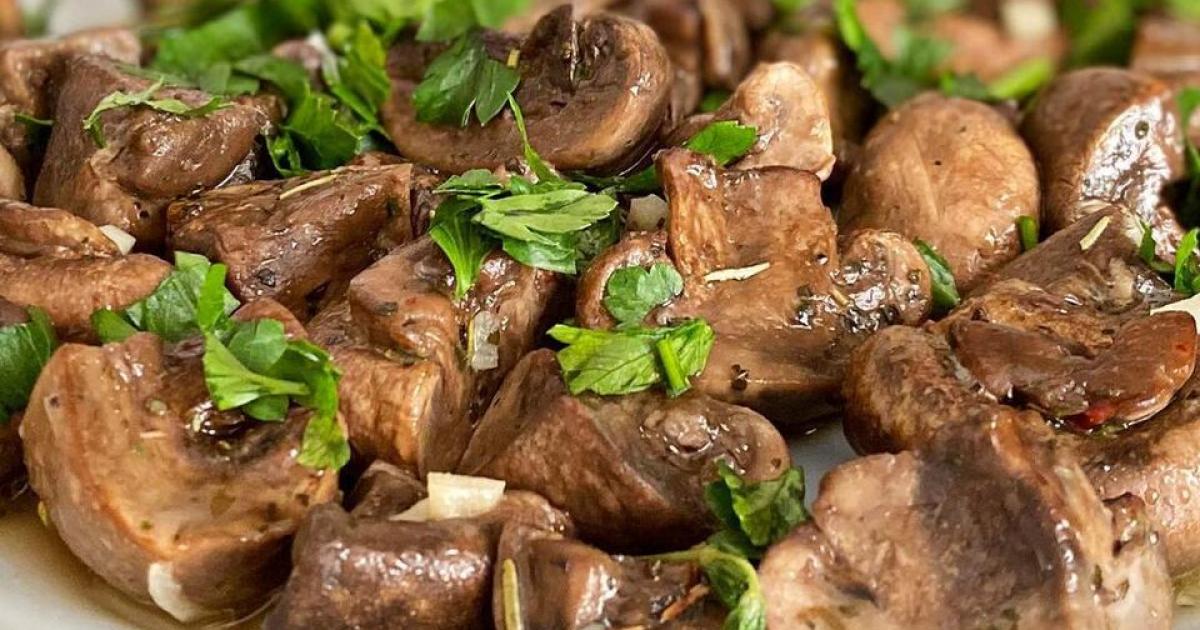 Шампиньоны в сливочно-чесночном соусе